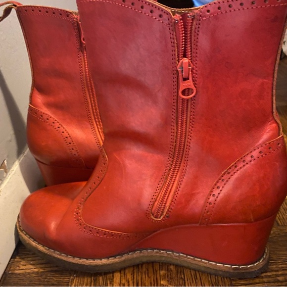 Swedish Hasbeens Shoes - Genuine Red Hasbeens Short Wedge boot size 41 EUC